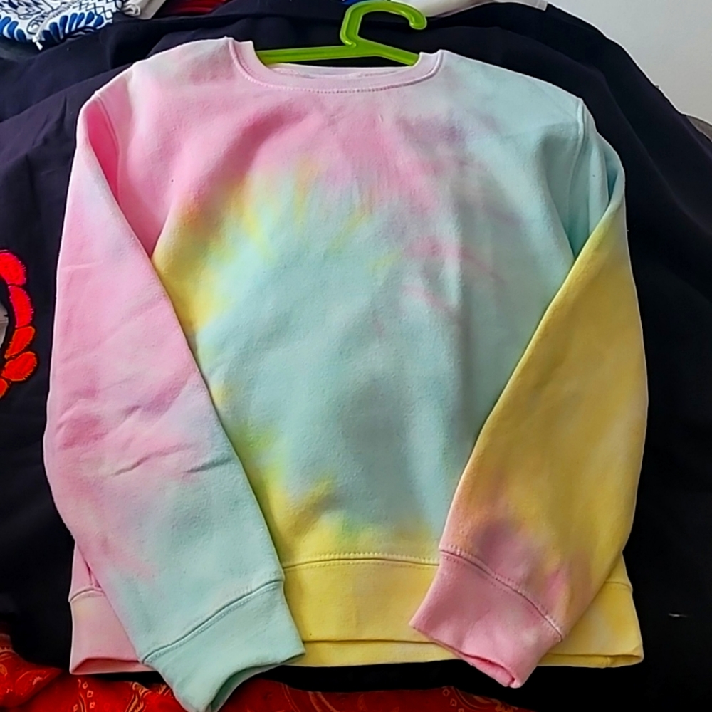Dye color, pastel  sweater. Fits child 6-8 yrs old